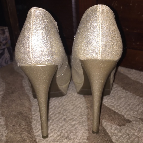 Glitter Gold Pumps ☺️ - Picture 4 of 4