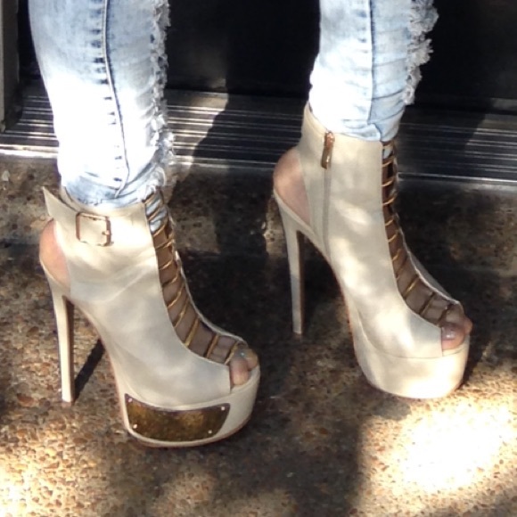 High Heels - Picture 2 of 2
