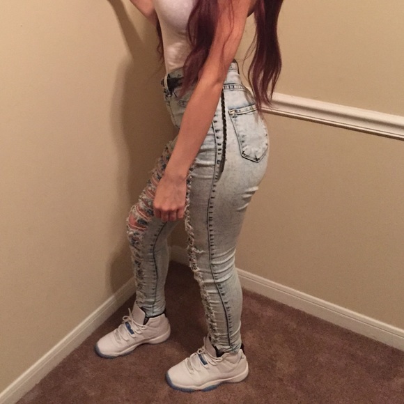 Jordan 11's - Picture 2 of 2