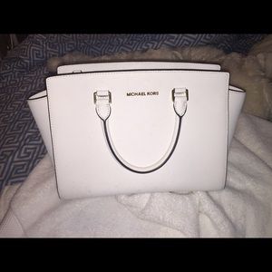 Gorgeous Michael Kors bag, wore barely one season