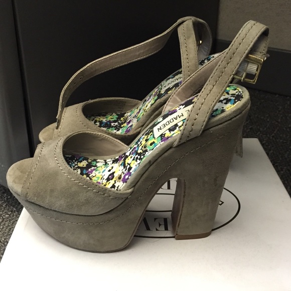 Shoes - Picture 2 of 3