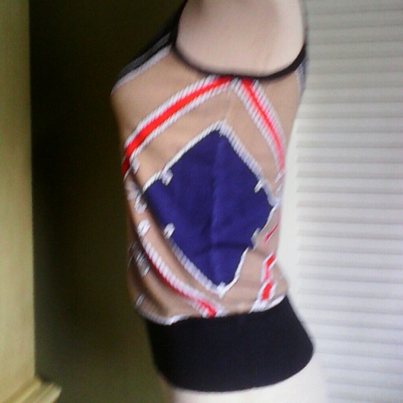 Cache Blouse - Picture 2 of 3