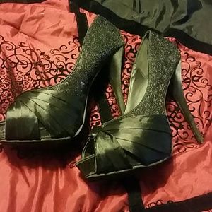 Sparkly black heels!
