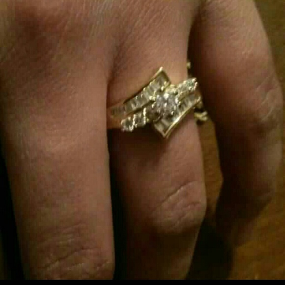 Necklace and ring set - Picture 3 of 3