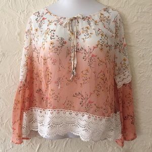 🌼HP🌼Flowing peach and cream top with front tie