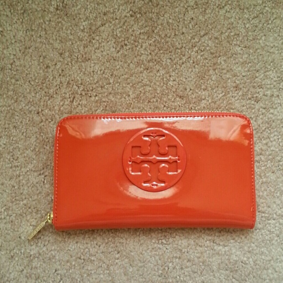 Tory Burch Clutches & Wallets - Tory Burch Stacked Logo Zip Continental Wallet