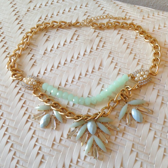 NWT Mint and Gold Chain Aztec Statement Necklace - Picture 3 of 3