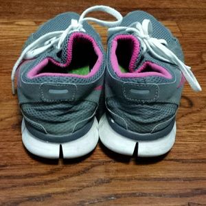 NIKE FREE RUN