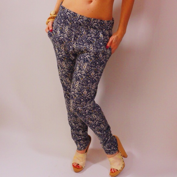 ️SOLD OUT▫️Blue Daisy Print Pants - Picture 2 of 4