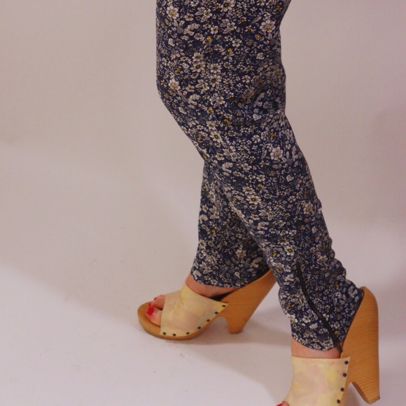 ️SOLD OUT▫️Blue Daisy Print Pants - Picture 4 of 4