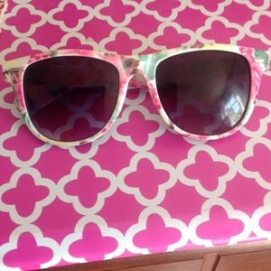 ALDO FLORAL WAYFARER SUNGLASSES