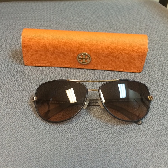 Black Pilot Sunglasses