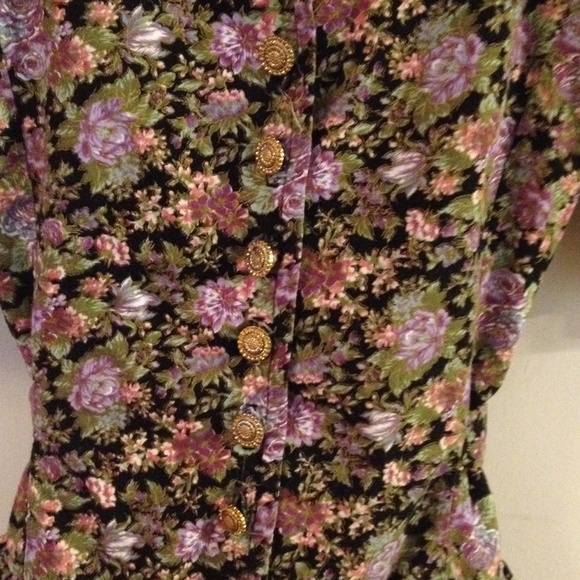accent Dresses & Skirts - 90's Vintage Floral Dress