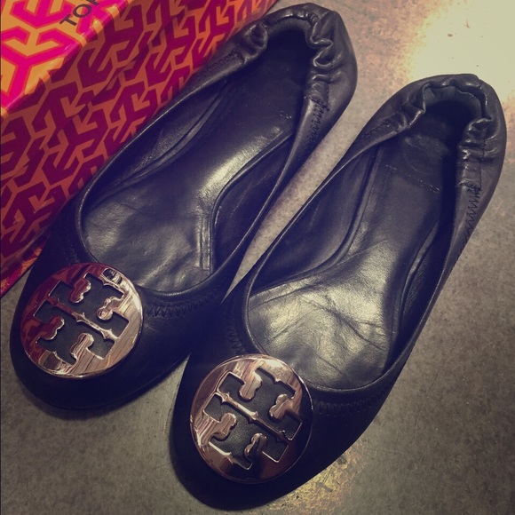 Tory Burch classic leather flat never worn