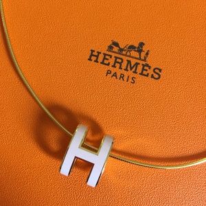 Hermes necklace🎀 (Authentic -- comes in the box)