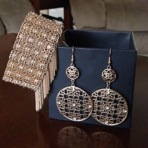 Bracelet with matching earring set!!! ⭐️💜