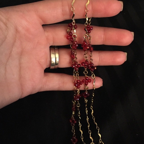 Flower jeweled necklace