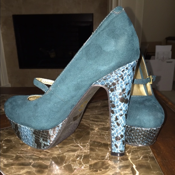 G by Guess Heels