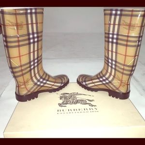 Burberry haymarket rain boots size 6