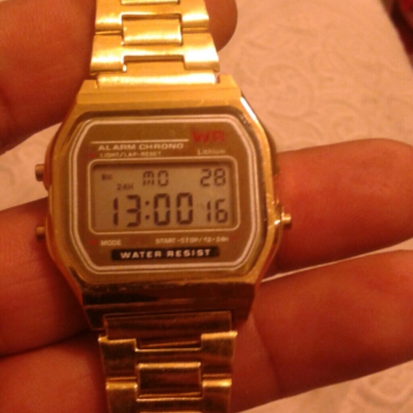 Water resist retro watch