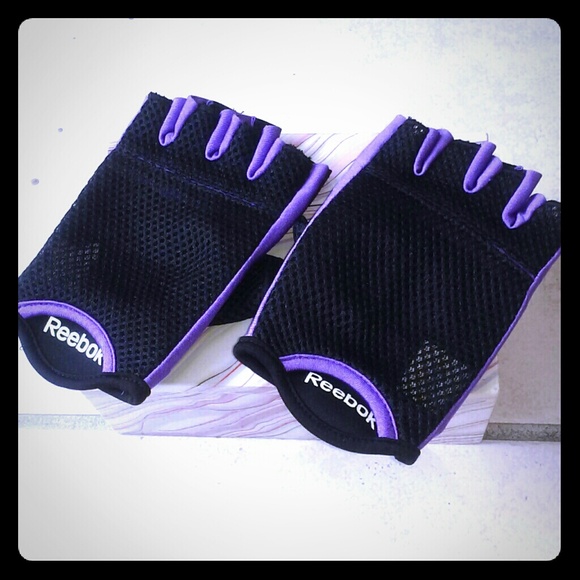 Reebok gloves for exercise.