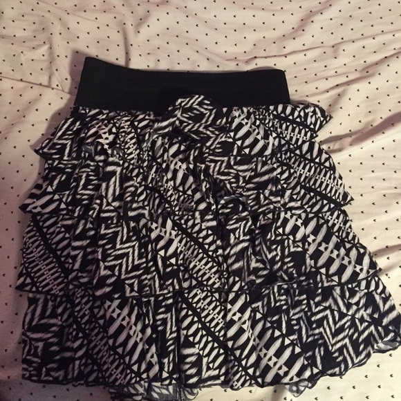 Patterned ruffle skirt