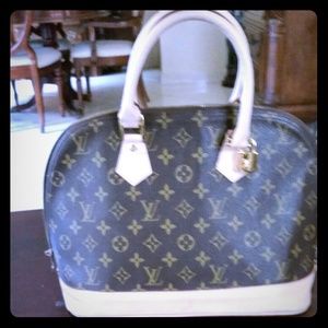 Sold!!!!Louis vuitton alma