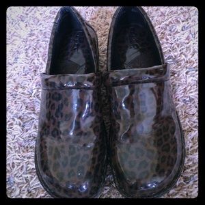 Born concept clogs- leopard print