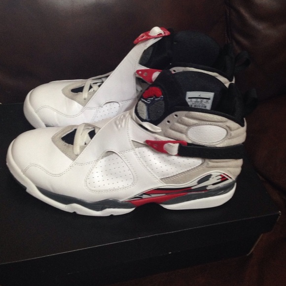 Air Jordan "Bugs Bunny" 8s - Picture 2 of 4