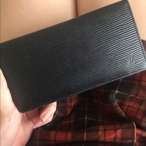 LOUIS VUITTON BLACK EPI WALLET!