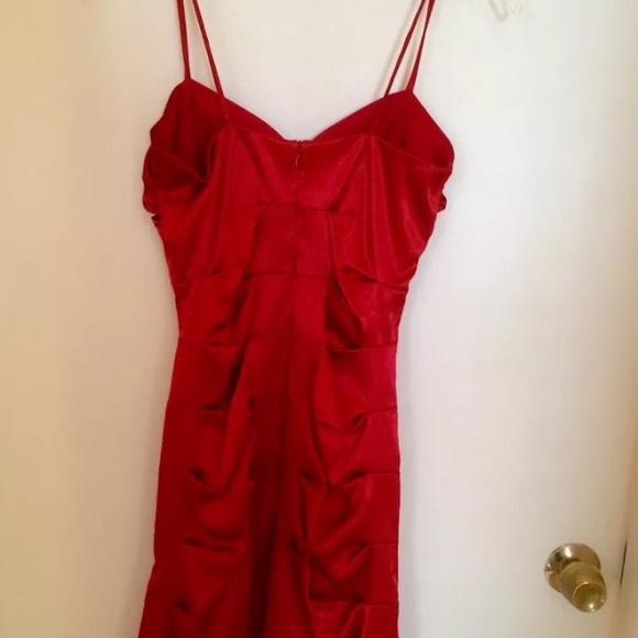 silky red formal dress B. darlin size 5/6 juniors - Picture 2 of 3