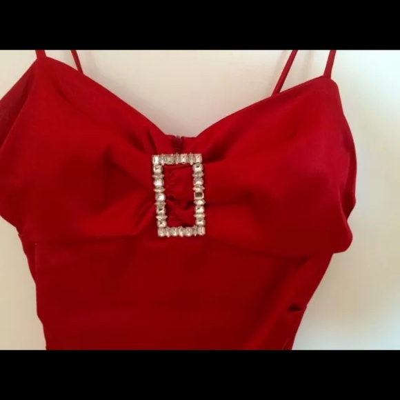 silky red formal dress B. darlin size 5/6 juniors - Picture 3 of 3