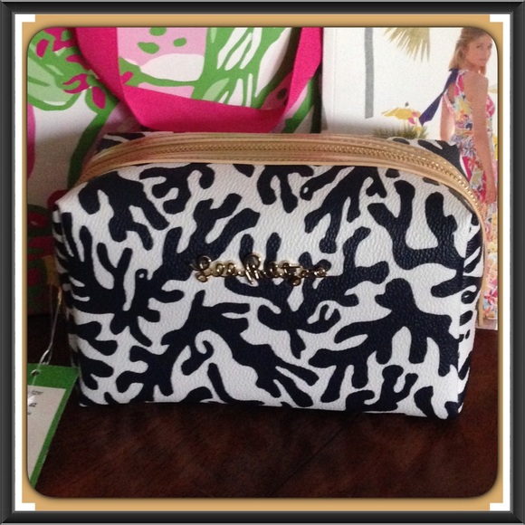 Lilly Pulitzer Handbags - Lilly Pulitzer Lg Navy Trunk Show Cosmetic Bag