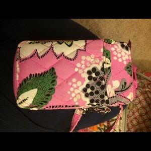 Vera wristlet