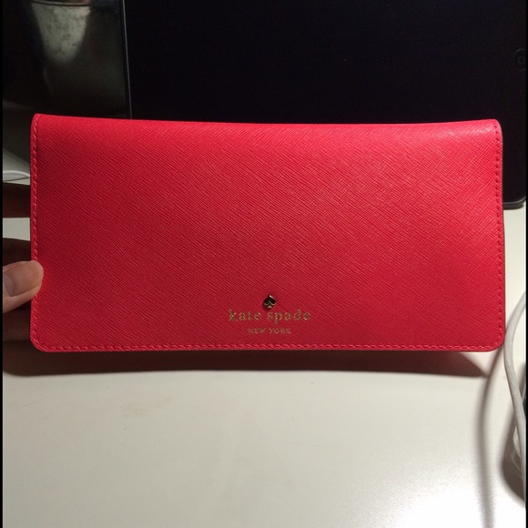 Kate Spade Cedar Street Carmilla Wallet (Geranium)