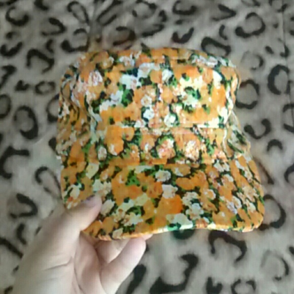 Snapback - Picture 1 of 2