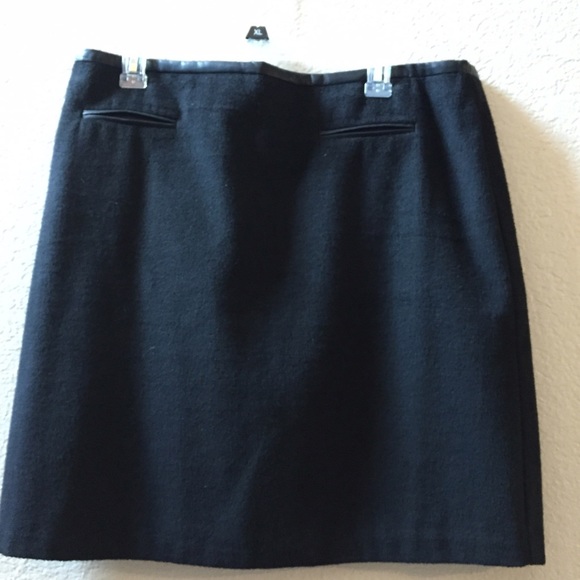 Black Wool lined Marks & Spencer's skirt - Picture 1 of 3