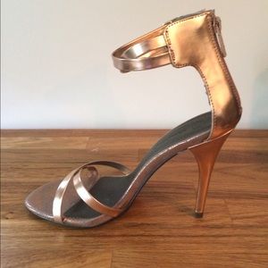 Bronze strappy pumps