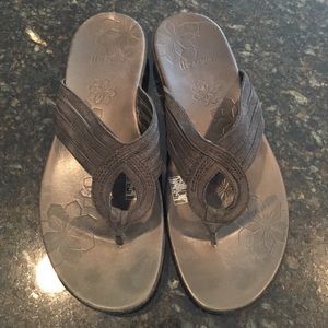 Merrell black flip flop