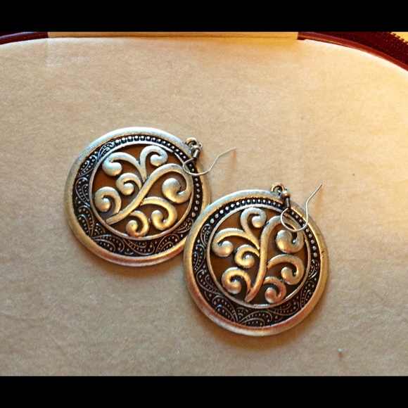 4 pair of earrings
