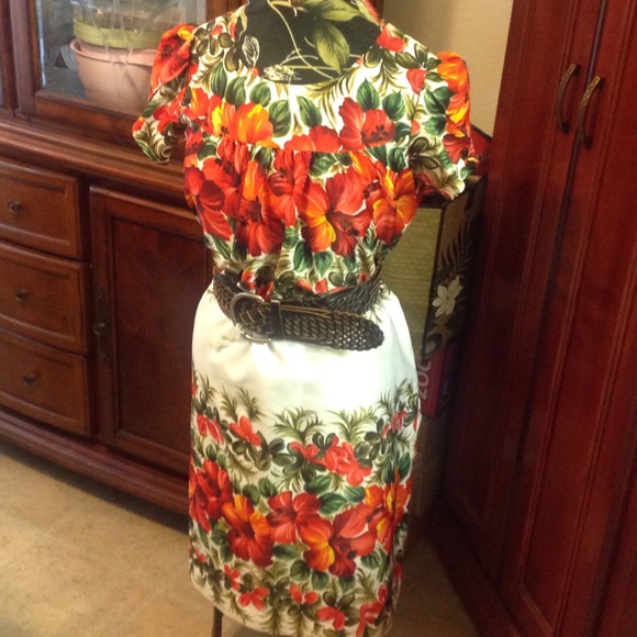 Like new floral Hawaiian dress