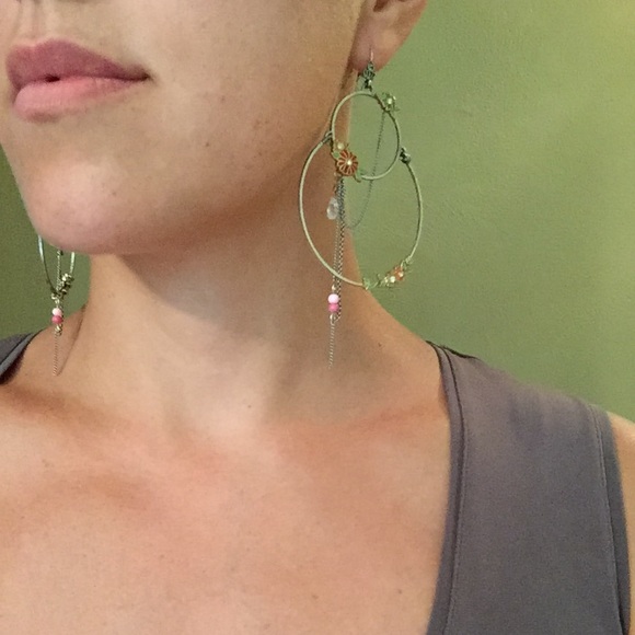 Pretty feminine floral/ Crystal detail earrings