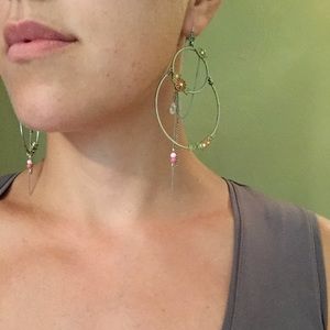 Pretty feminine floral/ Crystal detail earrings