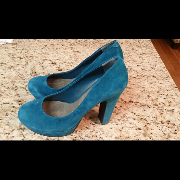 Sold 👠GIANNI BINI TEAL PUMPS - Picture 1 of 4