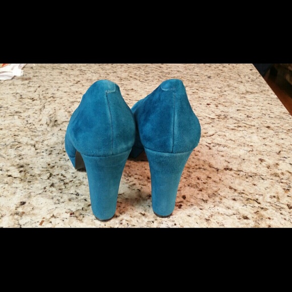 Sold 👠GIANNI BINI TEAL PUMPS - Picture 4 of 4