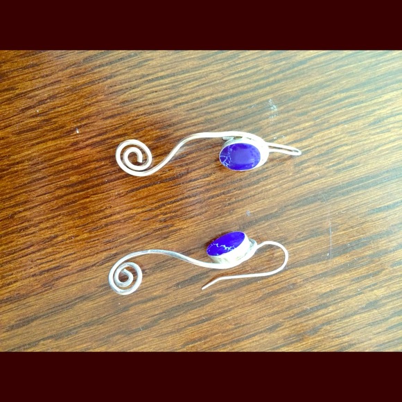 Earrings - Picture 1 of 2