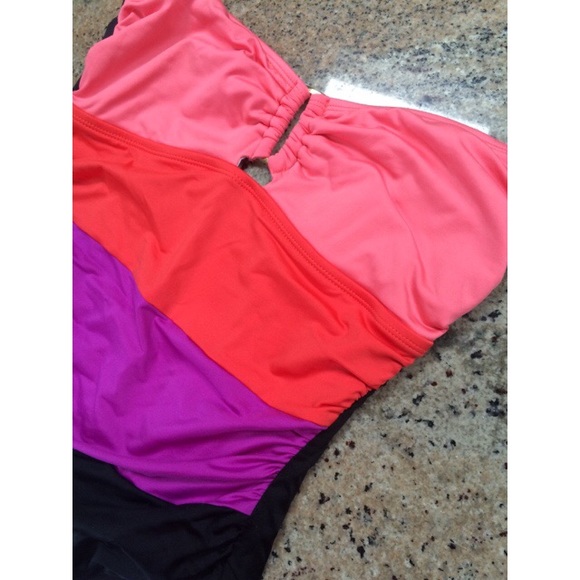 Scrunched Side Layered One Piece - Picture 2 of 4