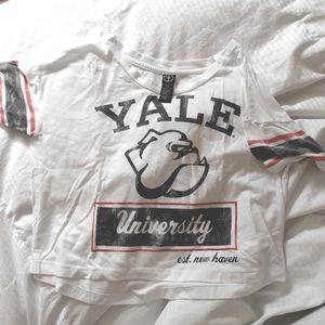 YALE university t-shirt! ✨💙