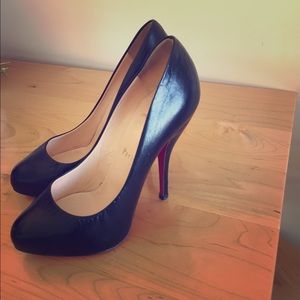 AUTHENTIC Christian Louboutin black leather pumps