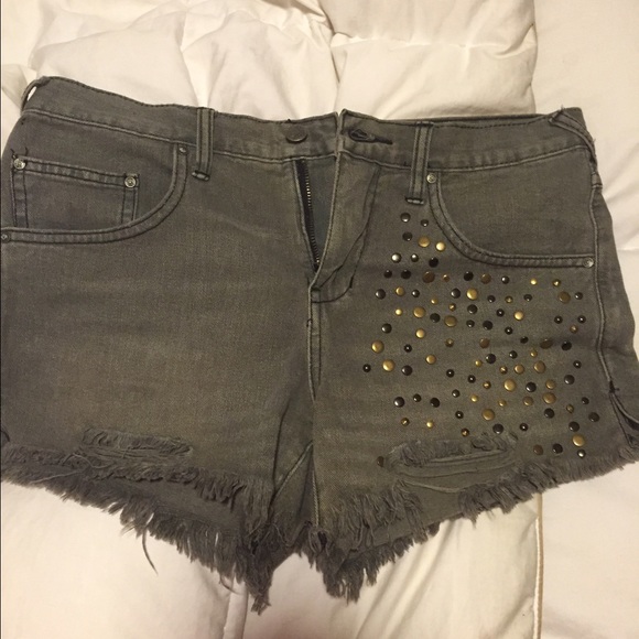 HOST PICK! 💕FREE PEOPLE studded jean shorts NWOT - Picture 2 of 4
